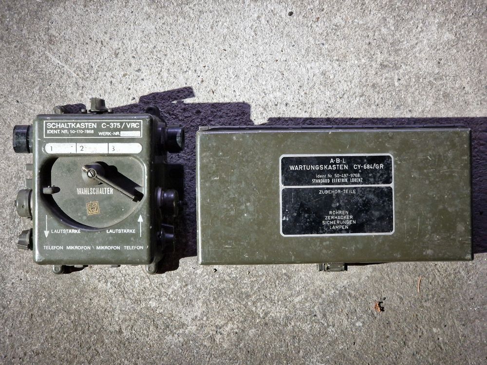 Schaltkasten und Ersatzteilbox zu Funkgerät AN/VRC-13 Röhren (Gebraucht ...