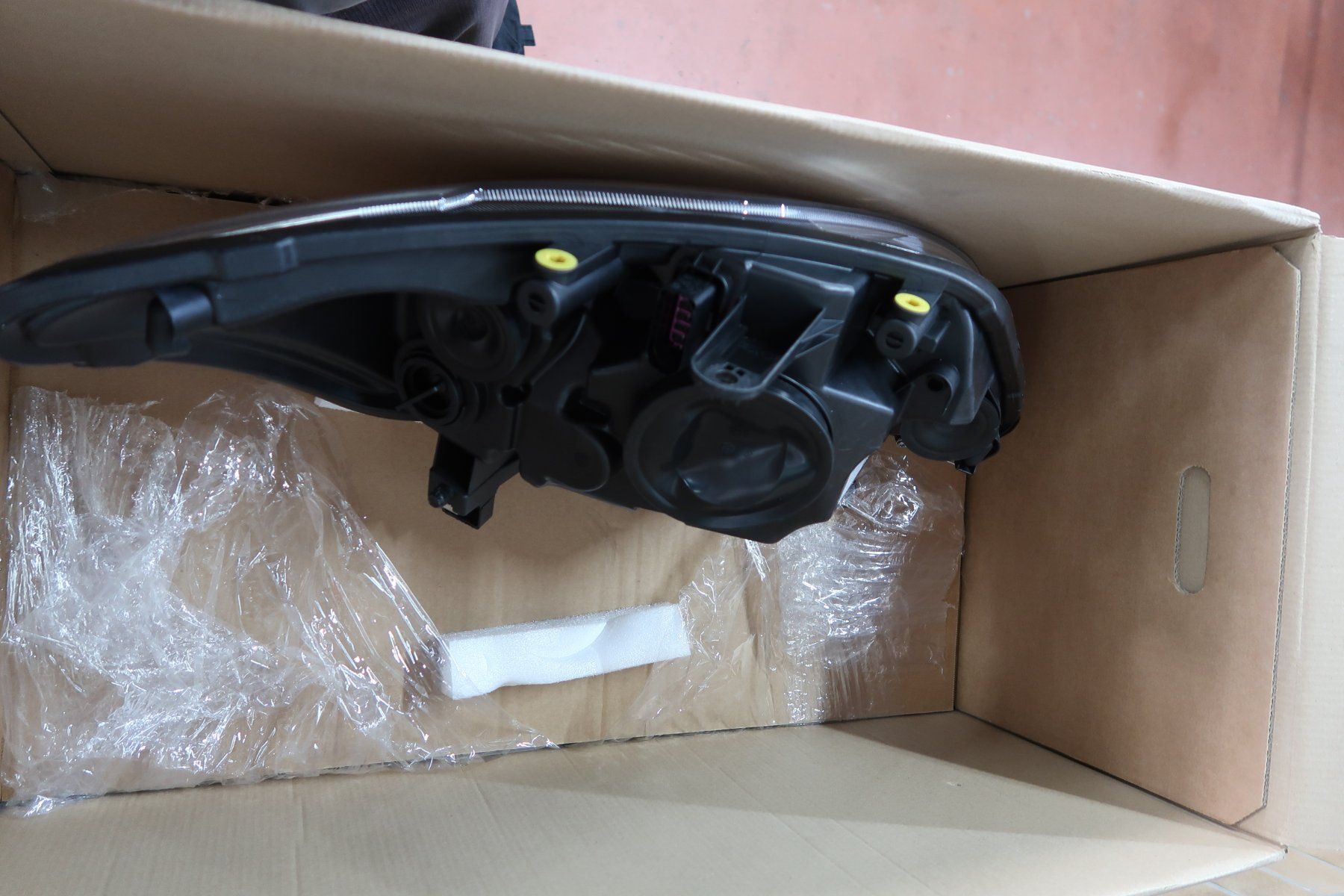 Ford Scheinwerfer: Scheinwerfer vorne links Ford Kuga 1751449 – Neu und originalverpackt aus Büsingen von garagealtmann 2