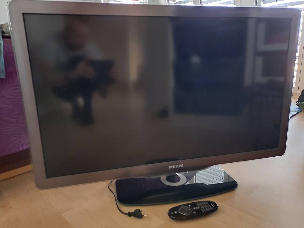 Appareils TV: Ambilight Philips TV – D'occasion à Oberwil (Dägerlen) par Sisu_