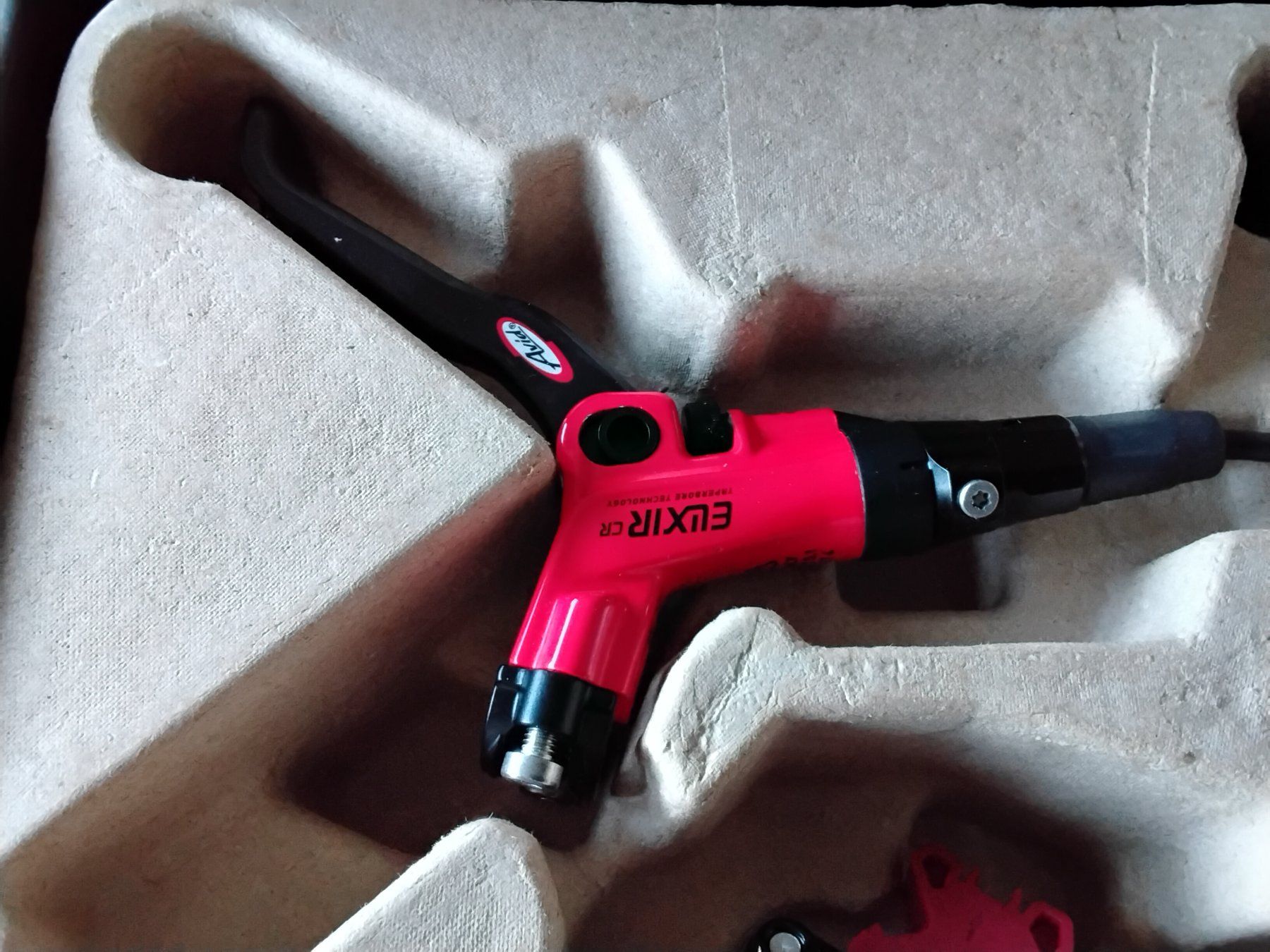 Avid Pezzi di ricambio: AVID ELIXIR CR rot/ schwarz disk brake front left 160mm – Nuovo e nell'imballaggio originale da Lohn-Ammannsegg venduto da analogis 1