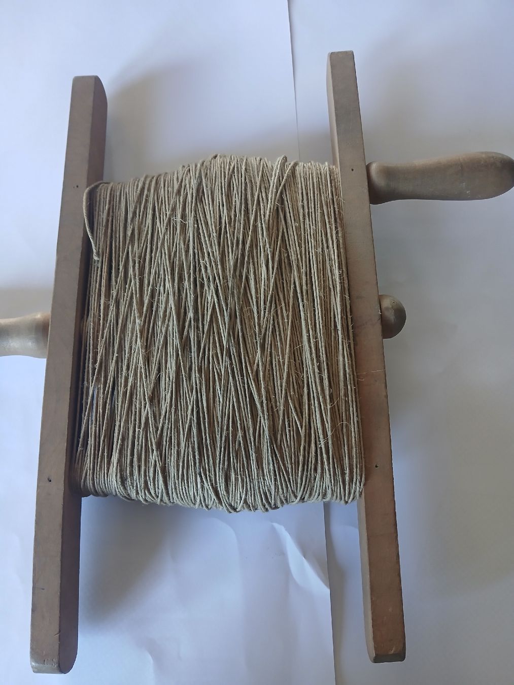 Spielzeuge: Holzschpule mit Drachen Schnur. – Gebraucht aus Langenthal von Egro50