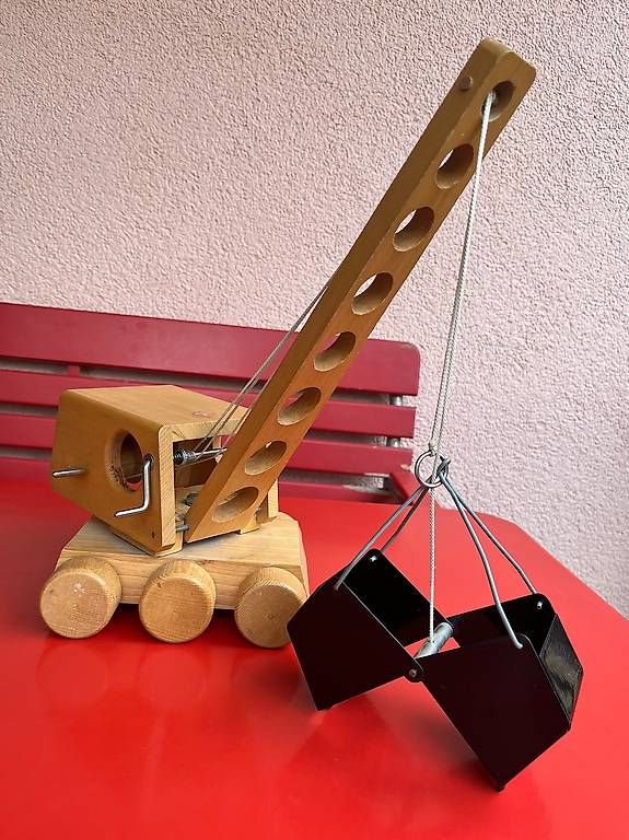 Giocattoli: Holzspielzeug Bagger – Usato da Schlieren venduto da kasuemir