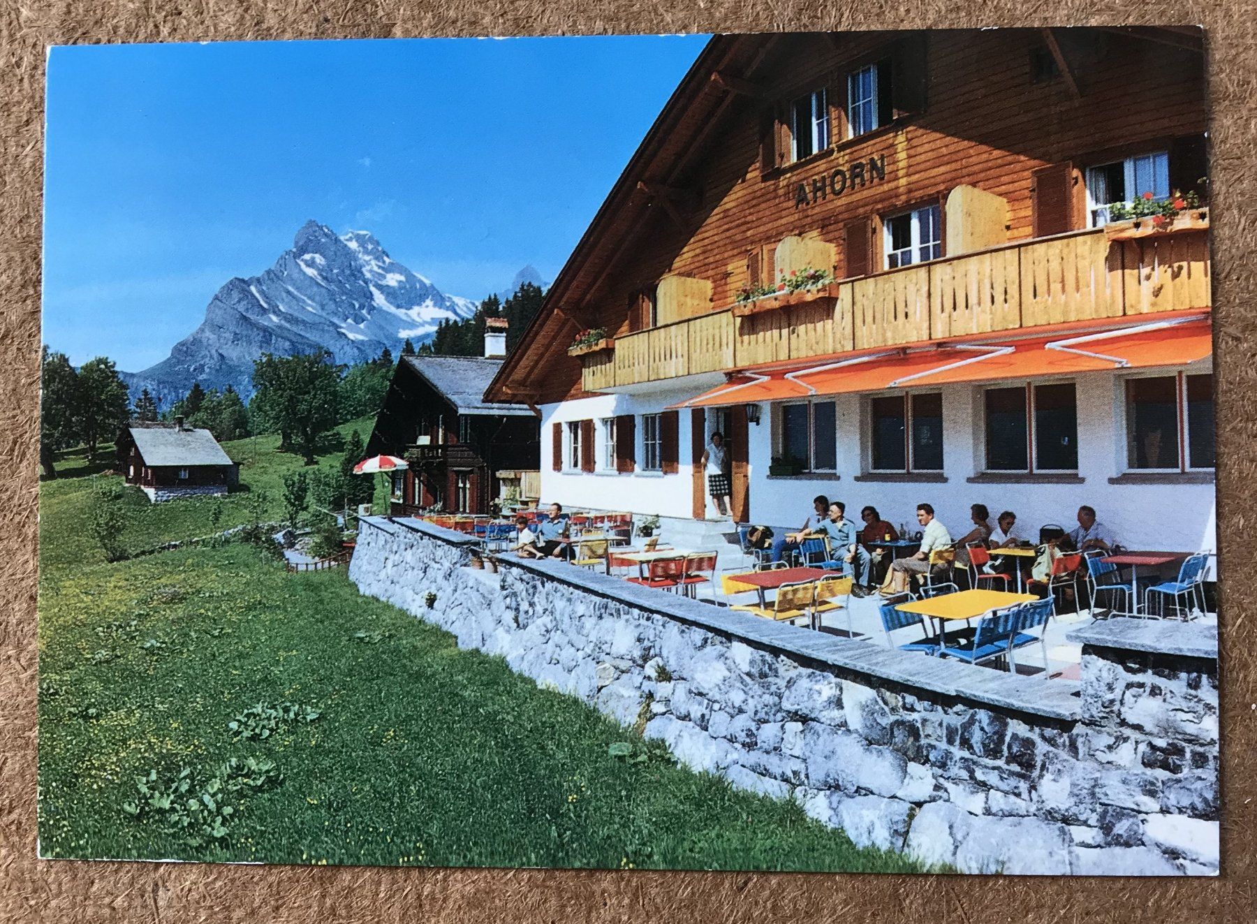Cartoline postali: ANSICHTSKARTE KLEIN-HOTEL AHORN IN BRUNWALD – Usato da Ostermundigen venduto da wini63