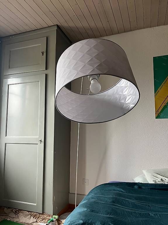 Lampes: Moderne Bogenlampe weiss mit Stoffschirm  – D'occasion à Bern par rebecca-1009 2