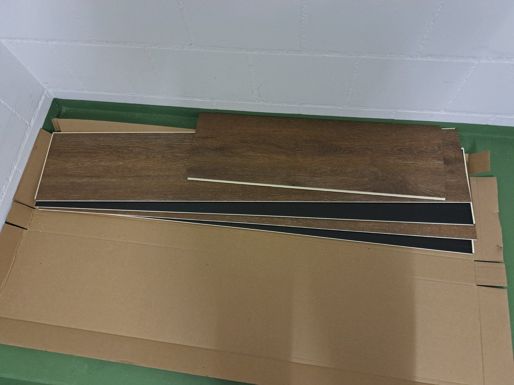 Rivestimenti per pavimenti: Restposten Mood Vinylboden L-Core® Quiet Eiche Malbec, Jumbo – Nuovo e nell'imballaggio originale da Biel/Bienne venduto da ani_b7bp 1