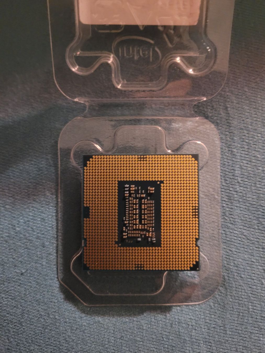 Intel Componenti elettronici: Intel i5 10400T – Usato da Unterengstringen venduto da CyberCore 1