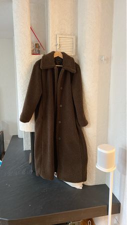 Brauner ZARA Wintermantel in Teddyfell-Optik, Grösse S