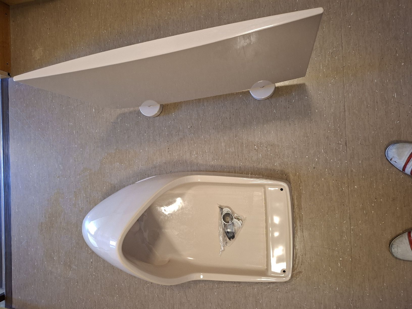 WC: Pissoir mit trennwand – Usato da Hergiswil NW venduto da Kraftelektro 1