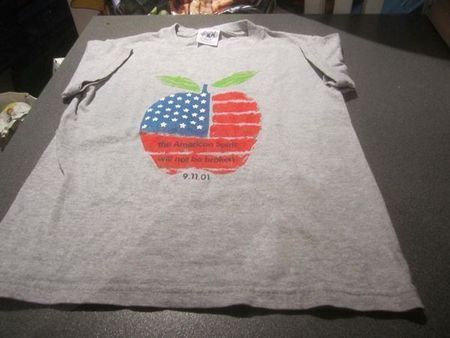 T-Shirt ca. Grösse 116, grau, Aufdruck Apfel
