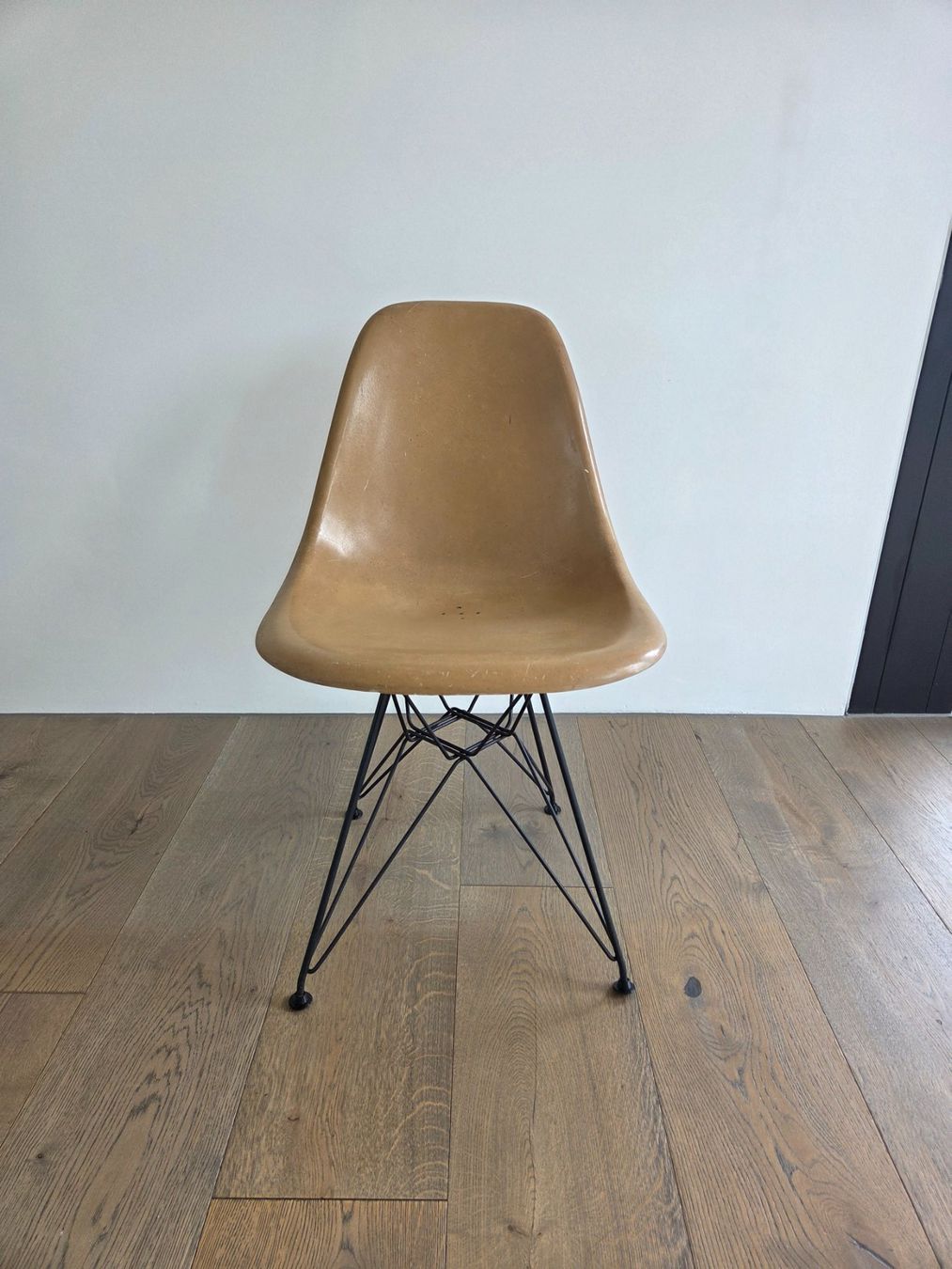 Vitra Stühle: Vitra und Eames Chair – Gebraucht aus Zürich von PeterPanama