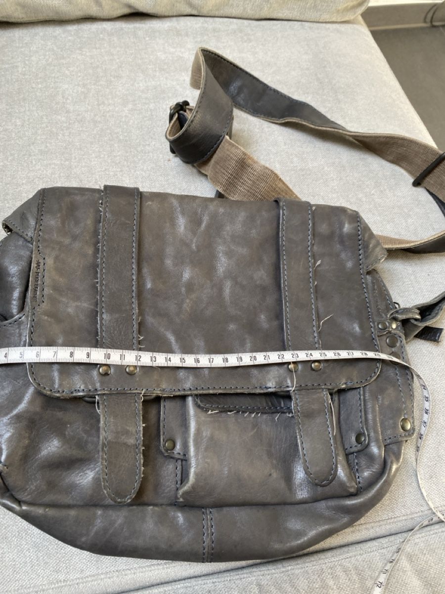 Aunts & Uncles Borse da donna: Aunts & Uncle Ledertasche d.grau, mit 3 Reissverschlüsse – Usato da Homberg b. Thun venduto da Homata 2