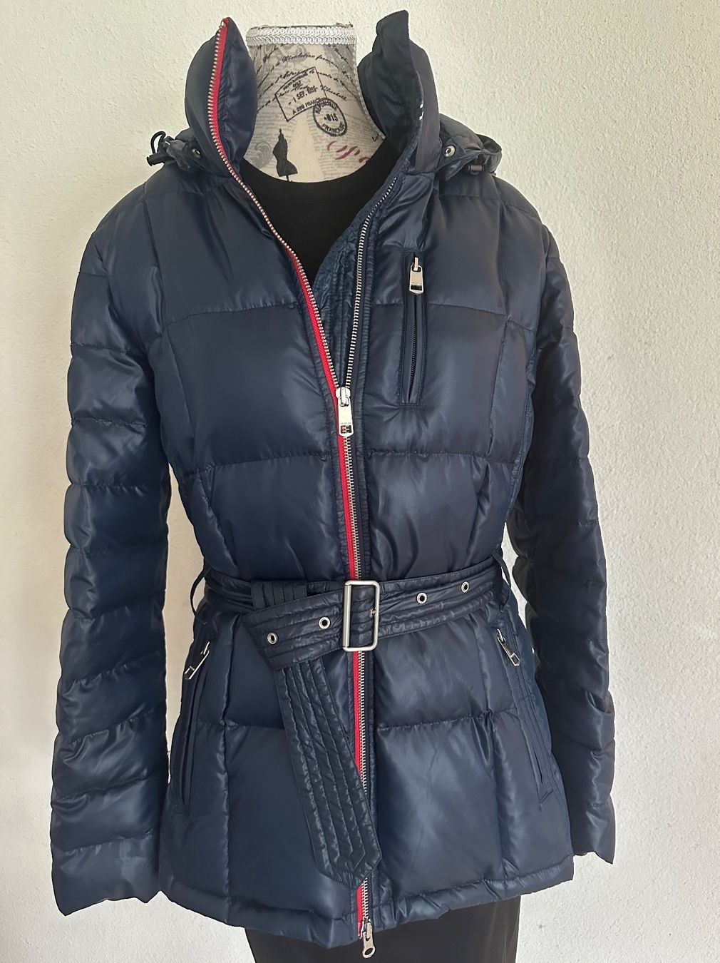 Tommy Hilfiger Giacche: Tommy Hilfiger Dauenjacke M – Usato da Alpnach Dorf venduto da ljusja