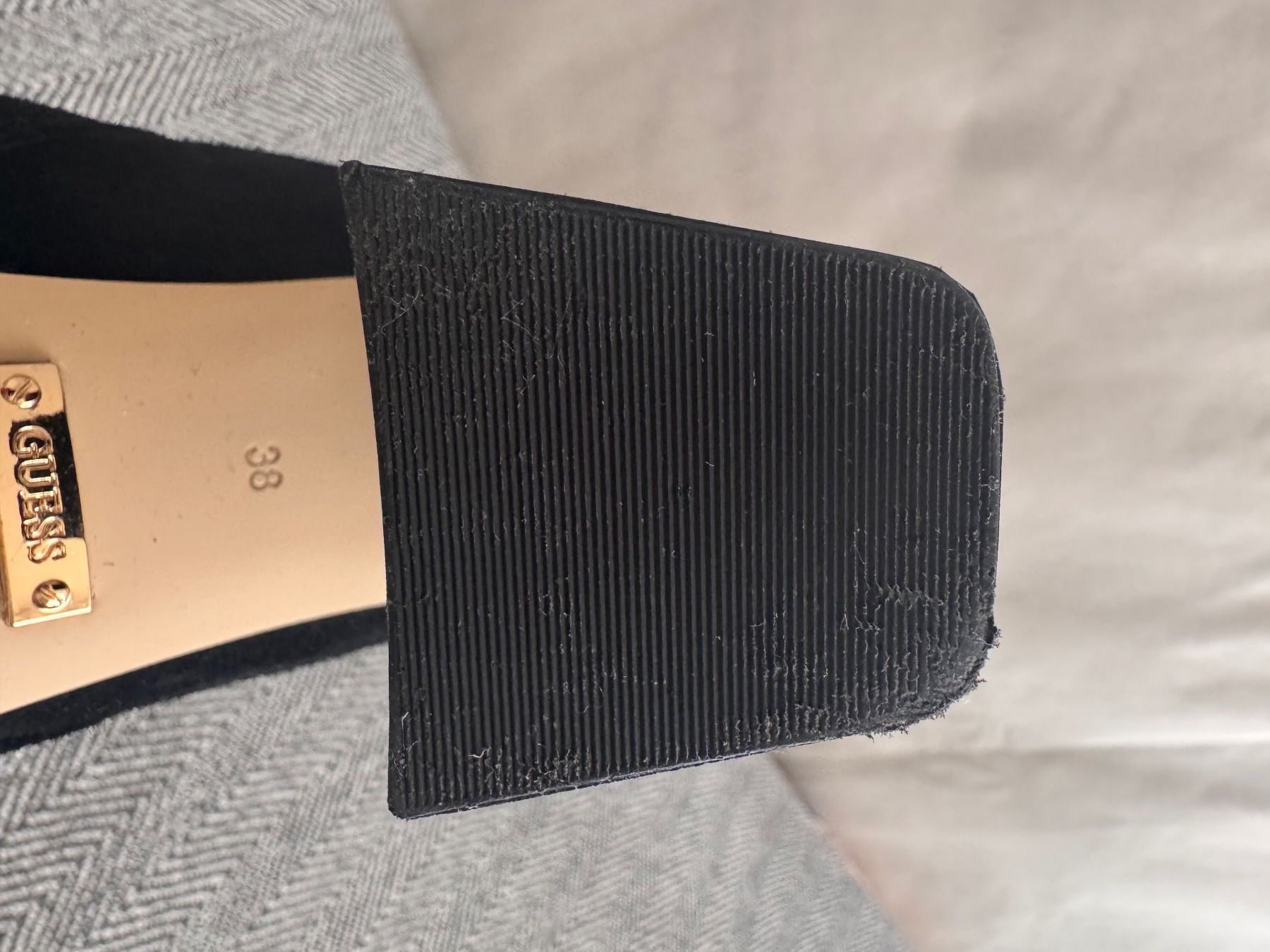 Guess Scarpe da donna: Stivaletti Guess taglia 38 – Usato da Aldesago venduto da dia_p6gh 4