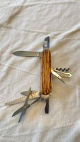 Victorinox Huntsman mit handgefertigten Olivenholzschalen