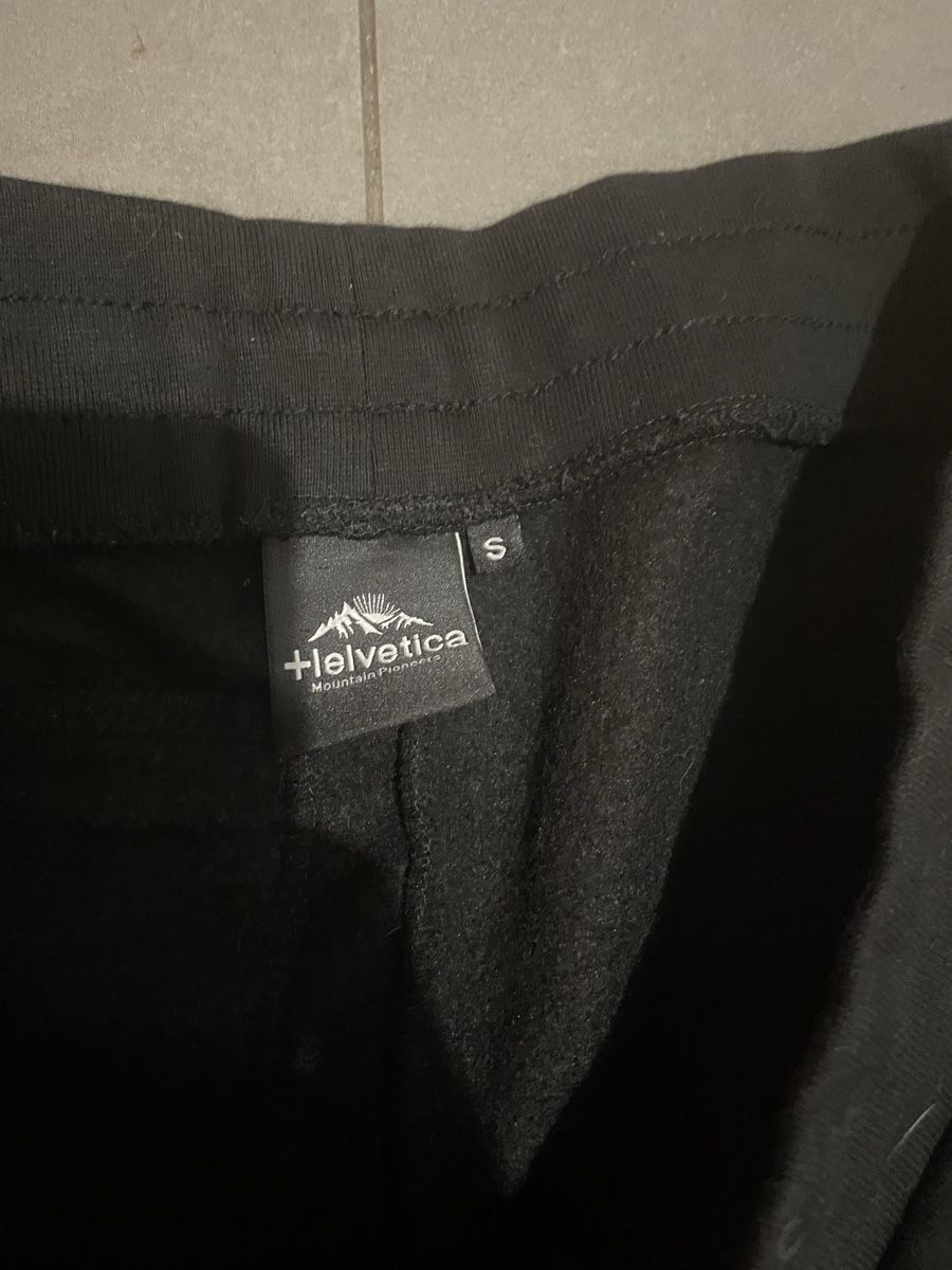 Pantaloni: jogging Helvetica – Usato da Saxon venduto da Diboyzz 2