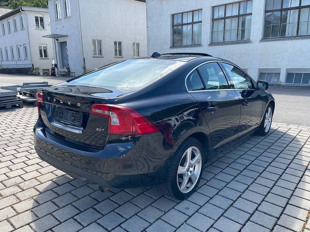 Volvo Automobili: VOLVO S60 2.0T Summum Powershift – Usato da Bülach venduto da Nbosshard 2