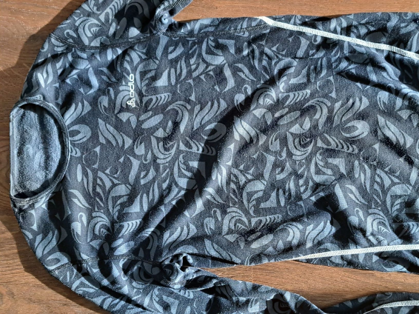 Odlo T-shirts: Odlo Shirt Langarm Muster Grösse M gebraucht – D'occasion à Zürich par Pepsilon
