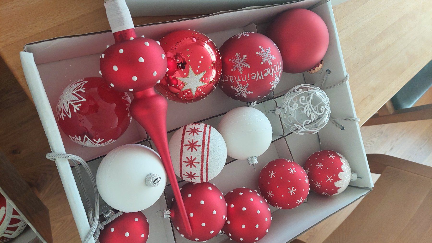 Tutte le decorazioni: Weihnachtskugeln Set, Rot-Weiss, neuwertig – Usato da Kaltbrunn venduto da AB92 2