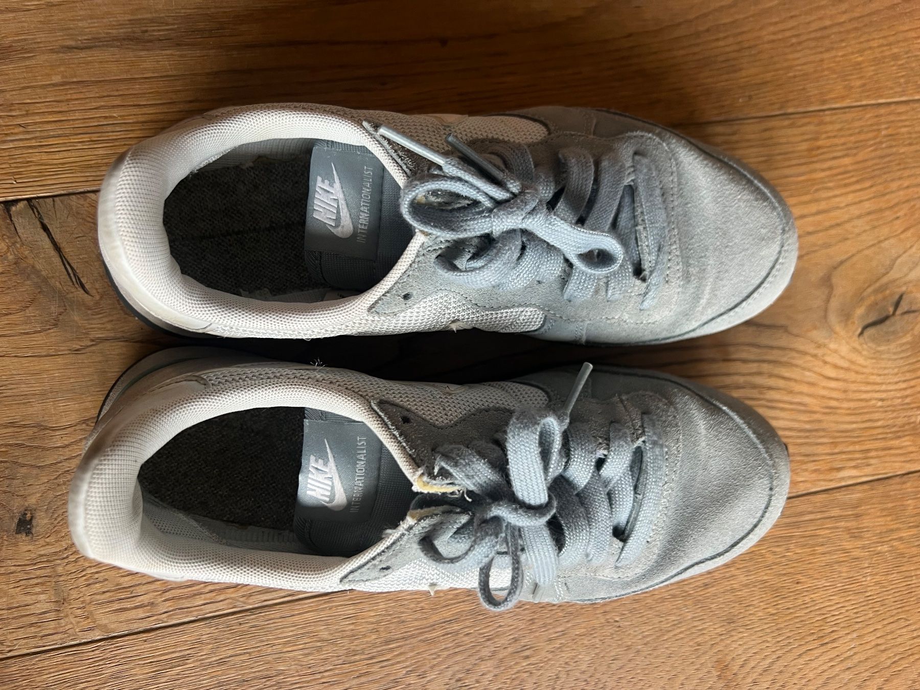 Nike Scarpe da donna: Grau Nike Damen Schuhe.. Gr. 39 – Usato da Uerikon venduto da Saffagirl 1