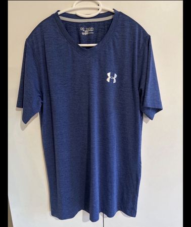 T-shirt Under Armour bleu col V taille XL coupe lâche