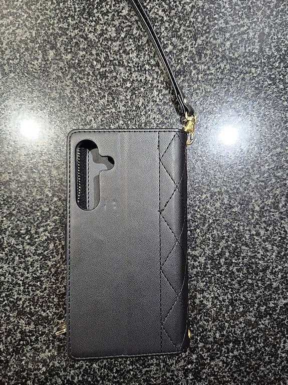 Cover & Protezioni schermo: Handyhülle Samsung Galaxy S23  – Usato da Locarno venduto da Kira712 1