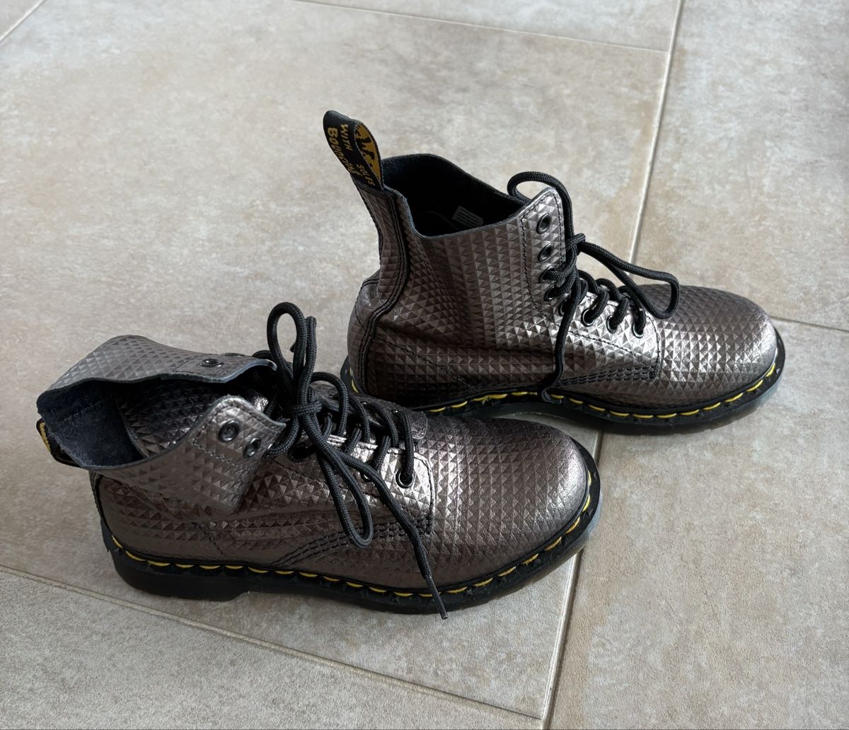 Dr. Martens Scarpe da uomo: Dr. Martens Pascal Boots Gr. 38, Metall-Look – Usato da Baden venduto da est_92cz 2