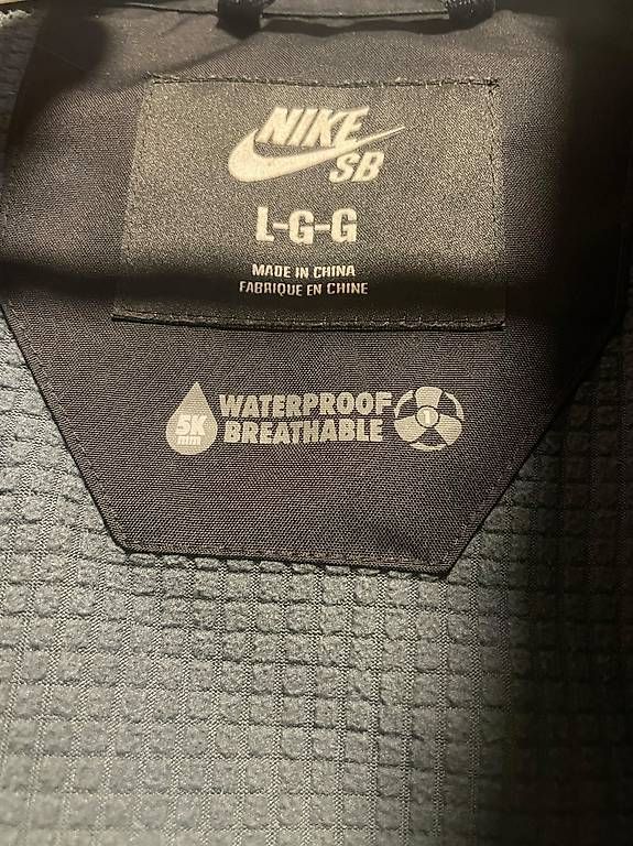 Jacken: Nike SB Coach Winterjacke Schwarz – Gebraucht aus Luzern von _Luccer 3