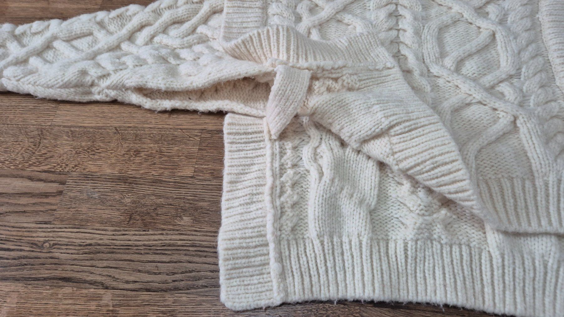 Pulls & Sweat-shirts: AKNVAS offwhite wool sweater size S – D'occasion à Zürich par monadiederich 1