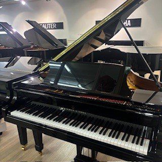 Steinway Musikinstrumente: Steinway&Sons - S-155 schwarz poliert Occ. – Gebraucht aus Ittigen von KrompholzMusik