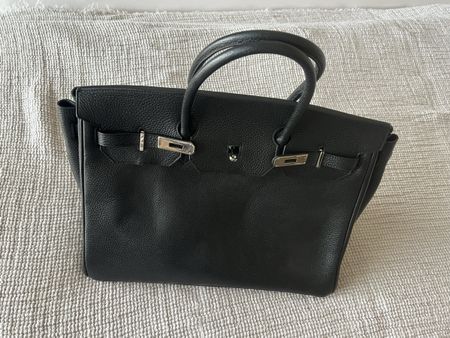 Schwarze Tasche aus Leder