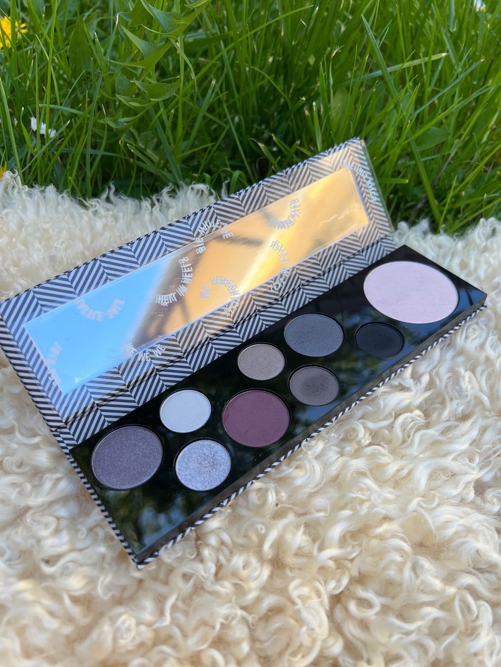 Make-up: MAC Eyeshadow Palette Basic Bitch – Gebraucht aus Brüttisellen von ali_6jnz