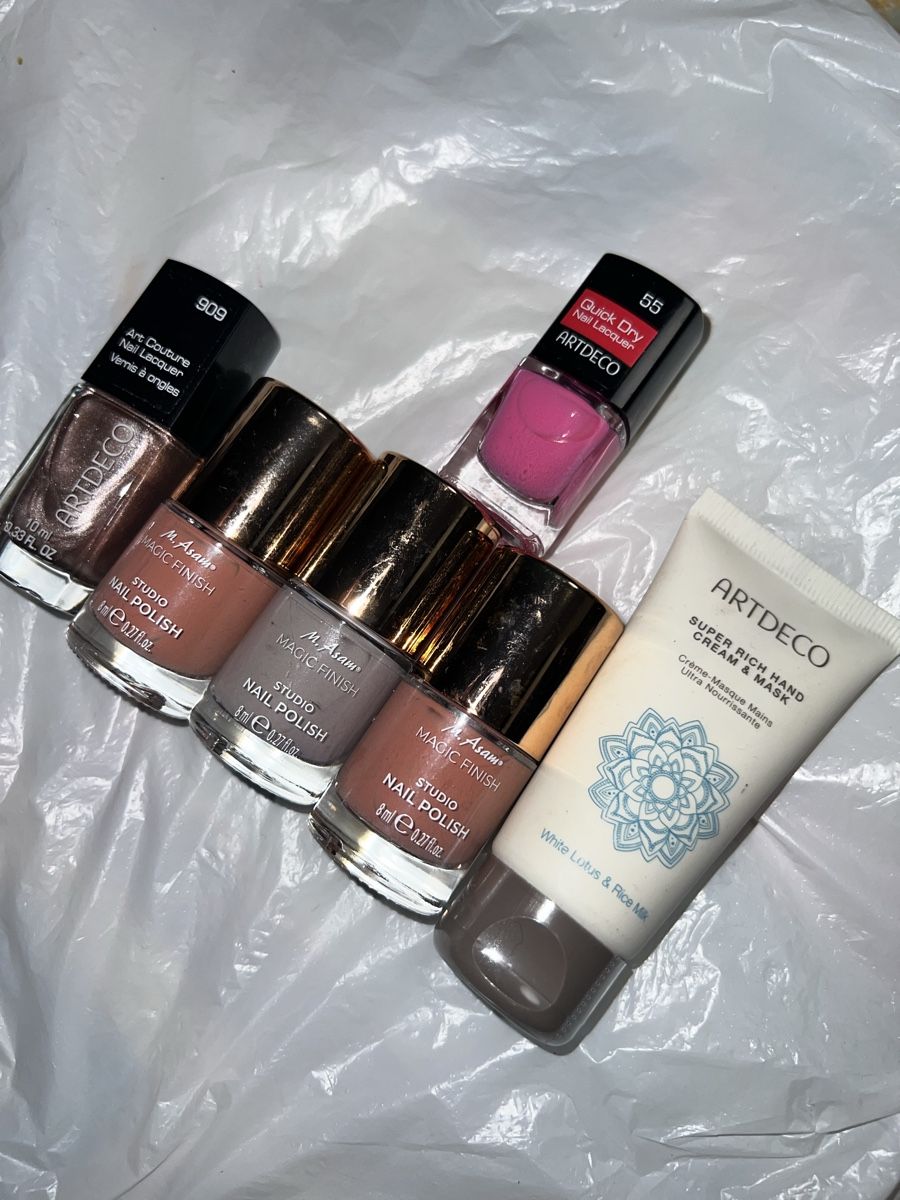 Smalto per unghie: Neu Nagellack und HandCreamMask – Nuovo e nell'imballaggio originale da Oberentfelden venduto da Dianaaaaaa 1