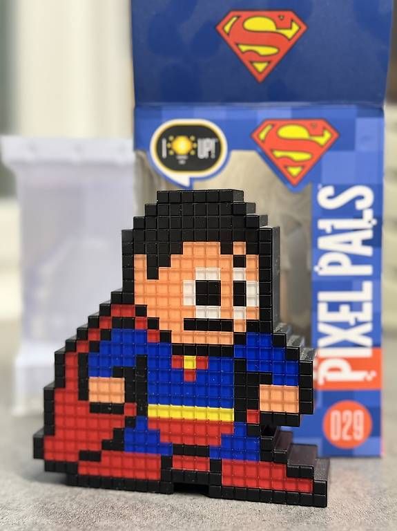 Statuette: Pixel Superman ( leuchtend ) – Usato da Möriken AG venduto da E60Veni 3