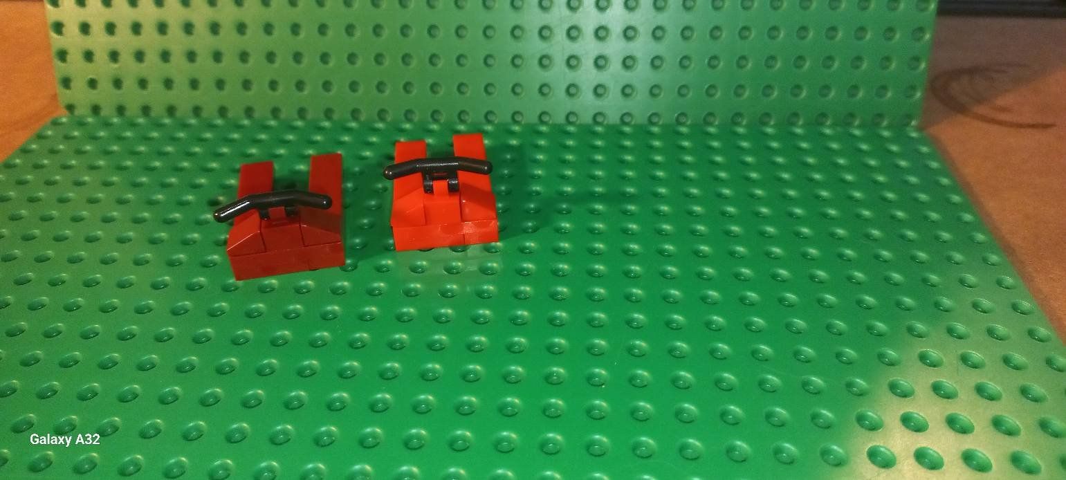 Lego Giocattoli: Lot de 2 transpalettes Lego. – Usato da La tour de treme venduto da Legocreation82 2