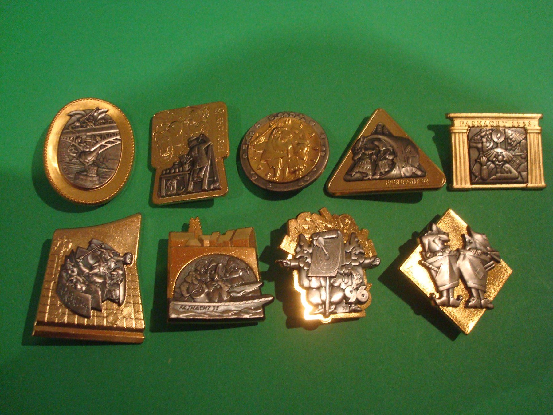Plaketten & Abzeichen: Plakette Gold 1989 bis 1997 – Gebraucht aus Riehen von Baerewaegli