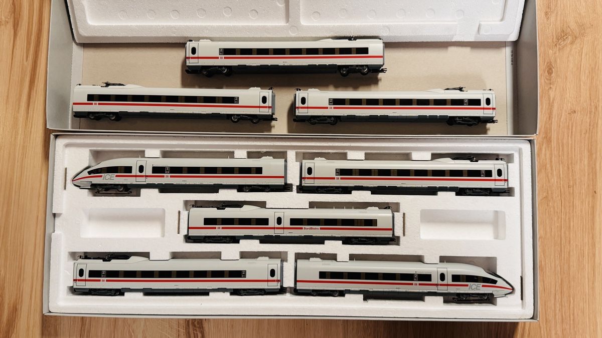 Märklin Modelleisenbahnen: Märklin ICE3 AC 8-Teilig – Gebraucht aus Gunzgen von PaBrGu