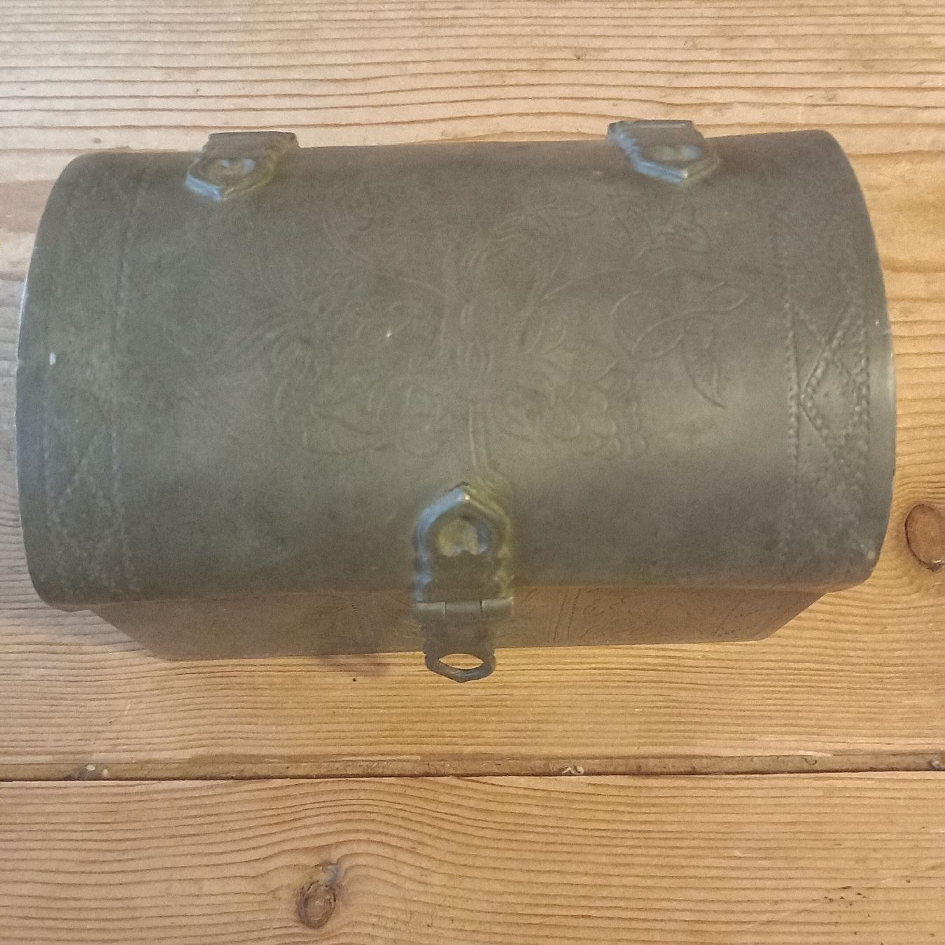 Alle Dekorationen: Antike Dose Metall mit Gravur – Gebraucht aus Ebnat-Kappel von blazzi