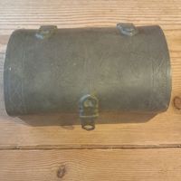 Antike Dose Metall mit Gravur