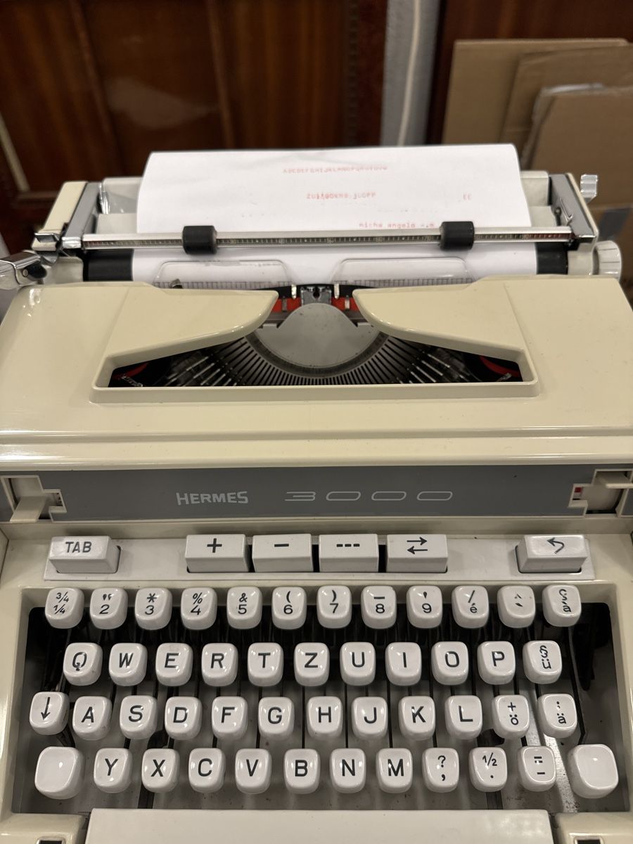 Machines à écrire: Hermes 3000 Schreibmaschine – D'occasion à Siebnen par Micha1307 2