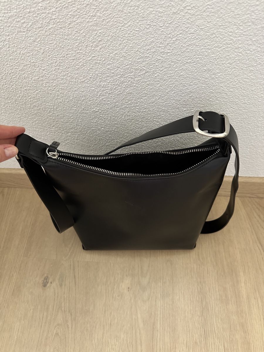 Uniqlo Sacs femmes: Uniqlo Handtasche schwarz – D'occasion à St. Gallen par raphaela_99 1