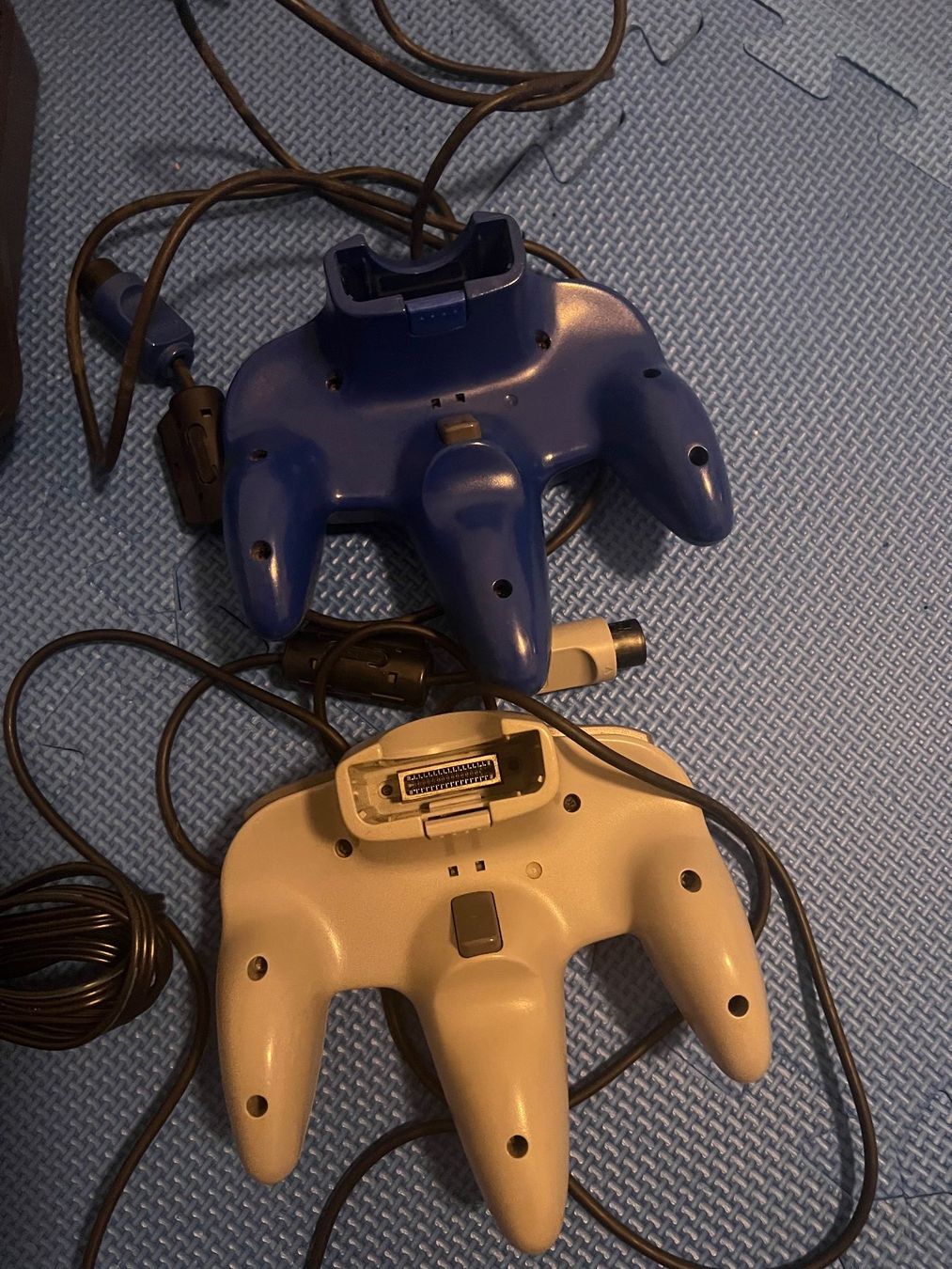 Nintendo Console: Nintendo 64 / N64 Konsole mit 2 original Controller – Usato da Gossau SG venduto da schlitzerdemon 5