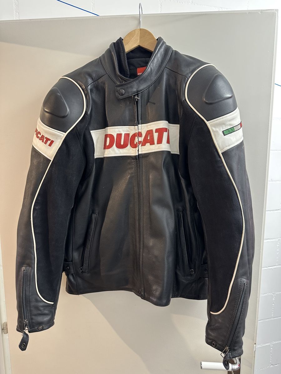 Ducati Jacken: Ducati Lederjacke – Gebraucht aus Belp von Daback