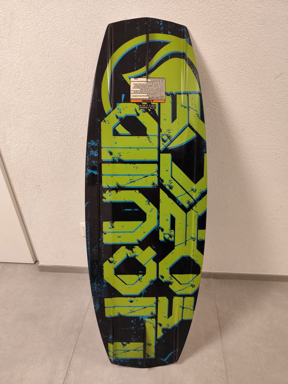 Tavole da surf e di nuoto: Liquid Force Nemesis 124 Wakeboard mit Bindung - fast neu! – Usato da Dürrenäsch venduto da jarele 1