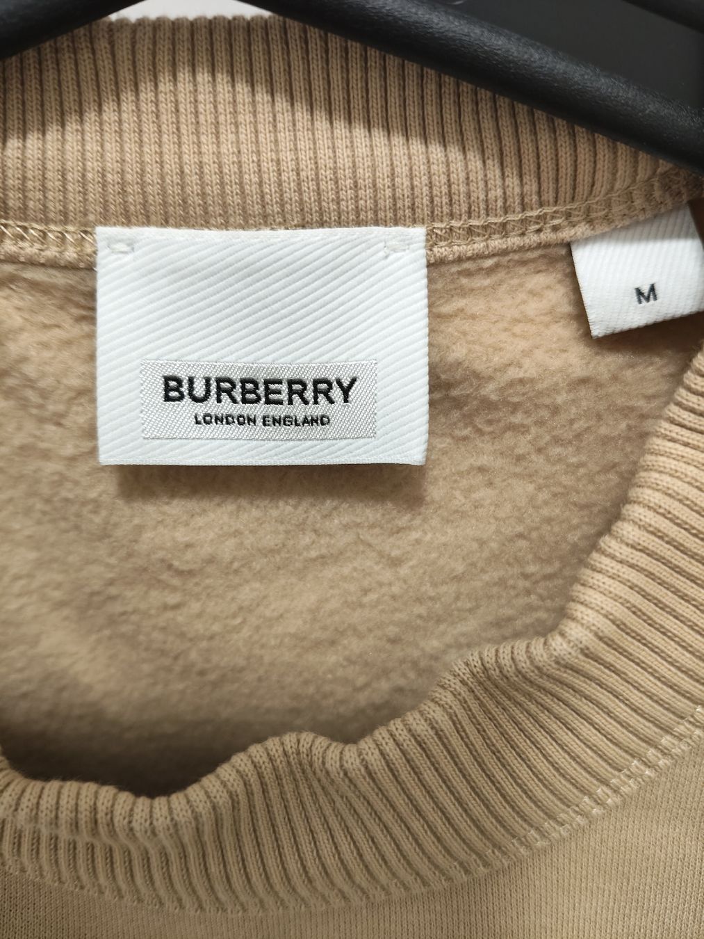 Burberry Maglioni & Felpe: Burberry Santo Logo Print Crew Pulli Soft Fawn – Usato da Mendrisio venduto da Dee-11 1