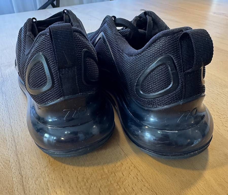 Nike Scarpe da uomo: Air Max 720 / Black 38.5 – Usato da Tägerwilen venduto da Maxico2008 2