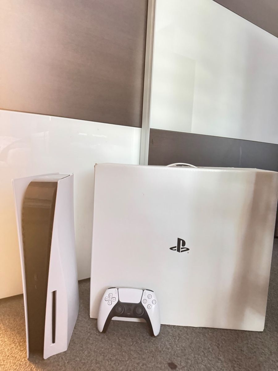 Sony Console: Sony PlayStation 5 Disc Edition mit Controller und OVP – Nuovo (secondo la descrizione) da Frauenfeld venduto da Rob_21