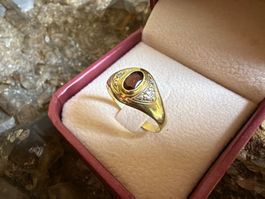 Jugendstil Goldring mit Granat u 2 Diamanten 14 Karat Gold