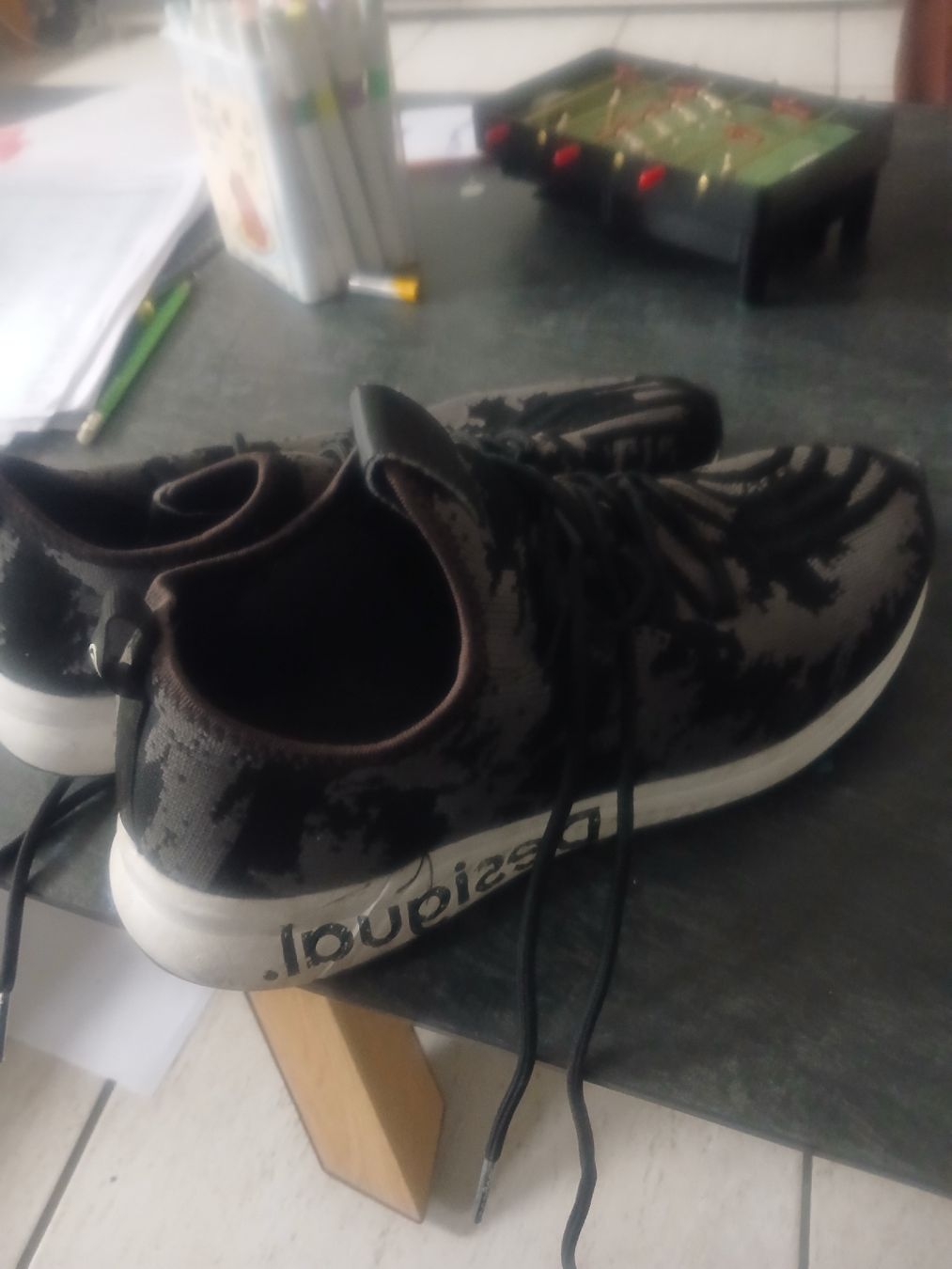 Desigual Scarpe da uomo:  Desigual Turnschuhe Gr. 41 – Usato da Pieterlen venduto da Ya0527yl