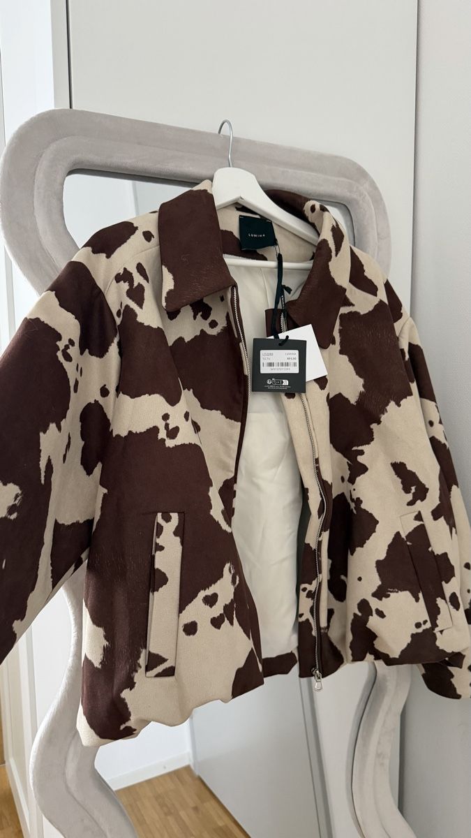 Giacche: Lumina Cow Print Jacket - Size M – Nuovo e nell'imballaggio originale da Wallisellen venduto da Periffy 2
