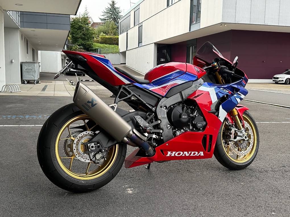 Strada: Honda CBR 1000 RR-R Fireblade SP rot – Usato da Pfäffikon SZ venduto da Habli5